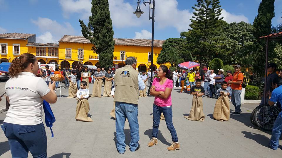 Miles acuden a Festival de Muertos en Tlatlauquitepec