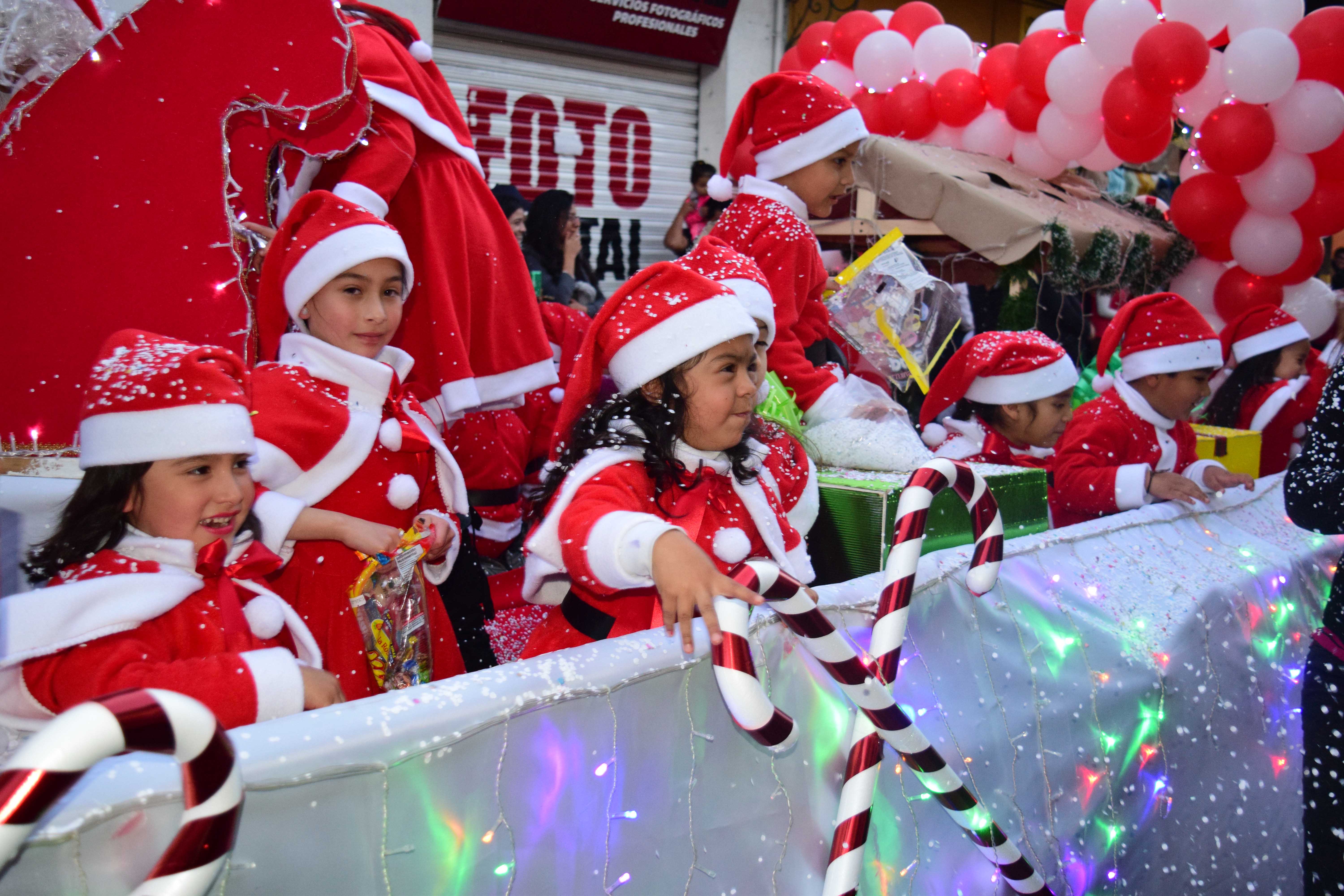 Encienden árbol navideño en Zacapoaxtla y realizan desfile Municipios