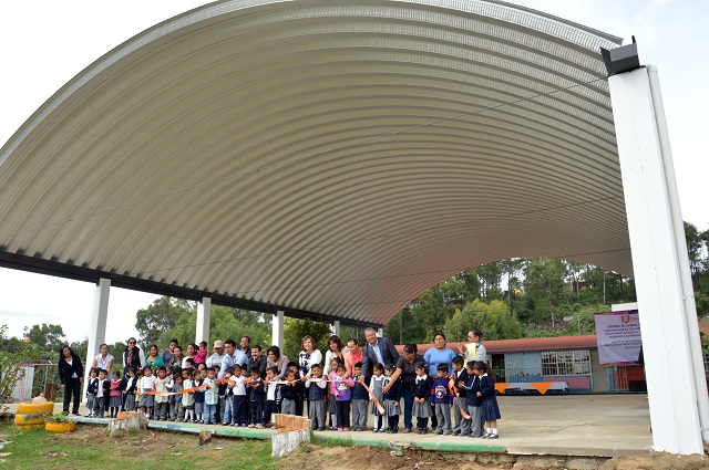 Entrega Ayuntamiento San Pedro Cholula domo para jardín de niños en Tepontla