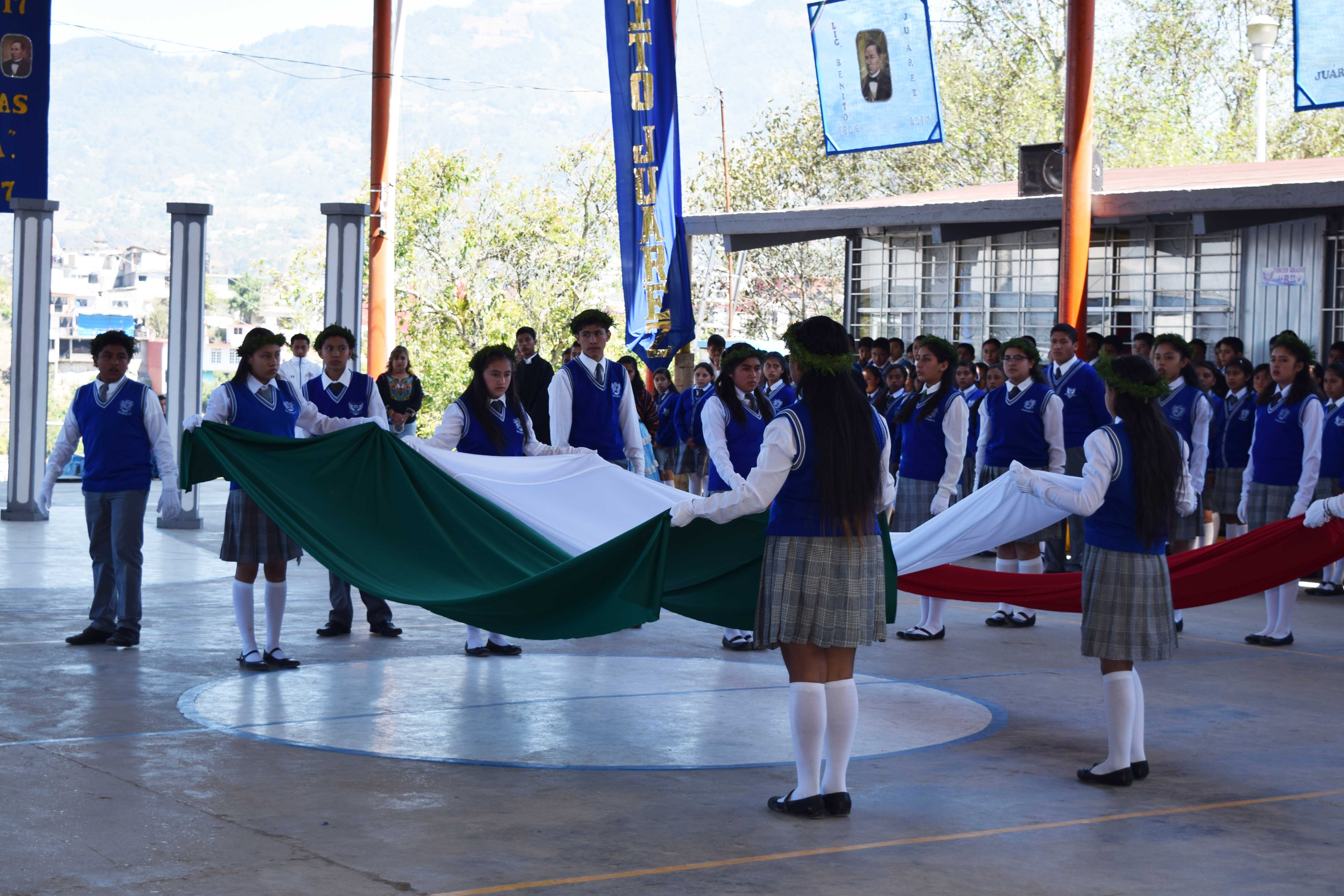 Zacapoaxtla conmemora el natalicio de Benito Juárez