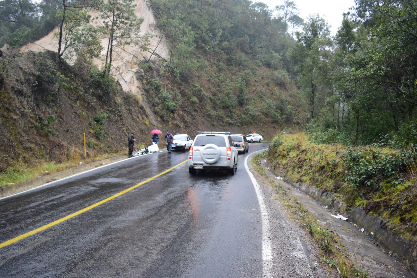 Motociclista es embestido en carretera Acuaco-Zacapoaxtla