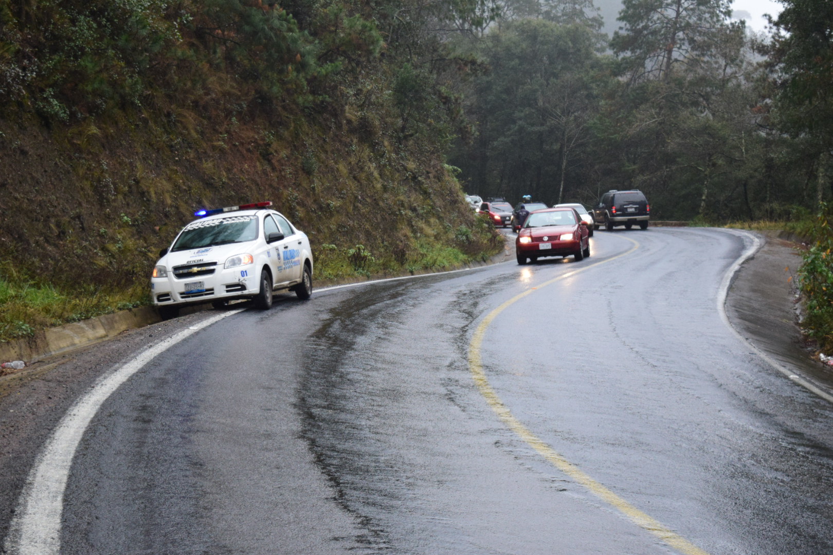 Motociclista es embestido en carretera Acuaco-Zacapoaxtla