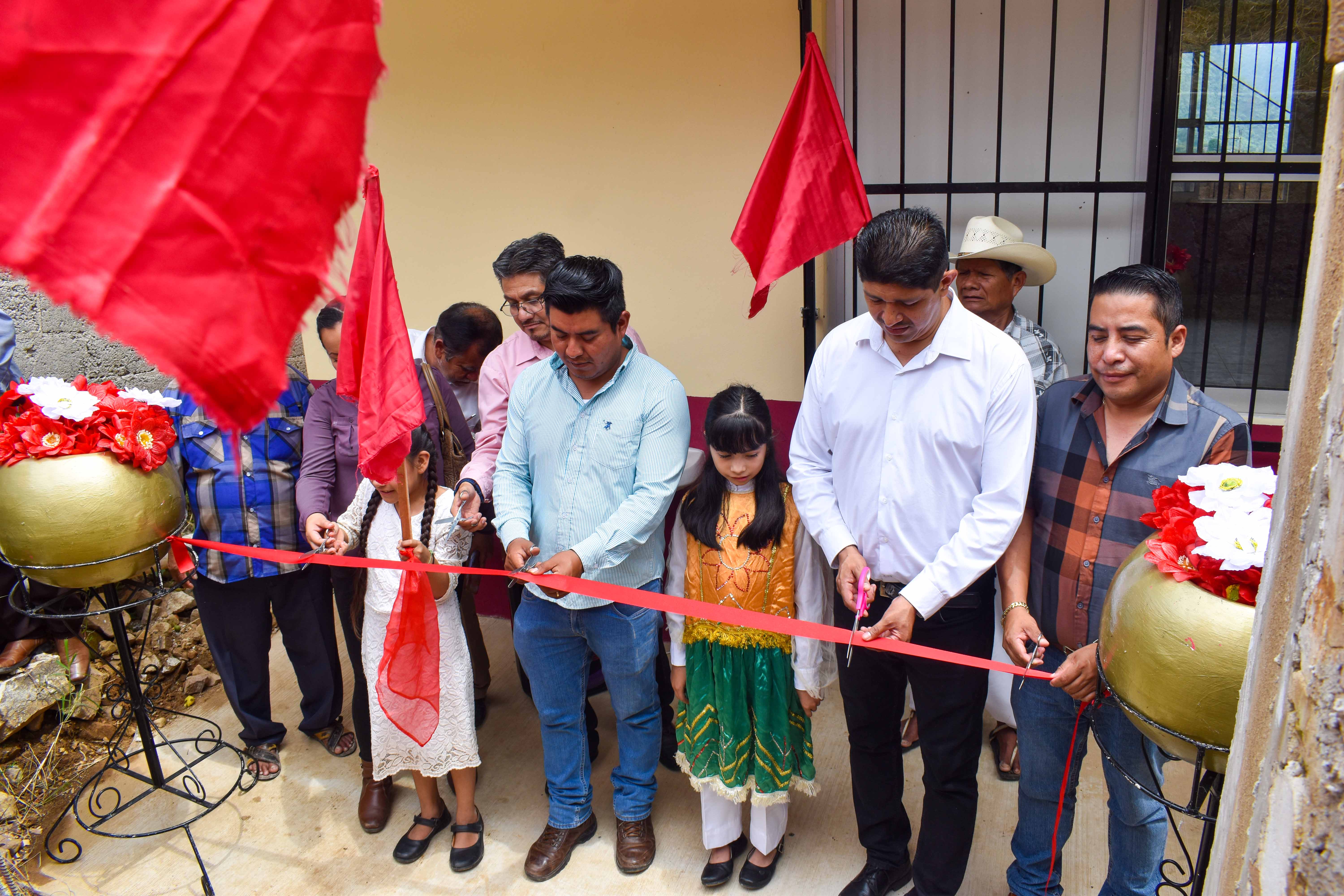 Construyen comedor estudiantil en escuela de Huitzilan