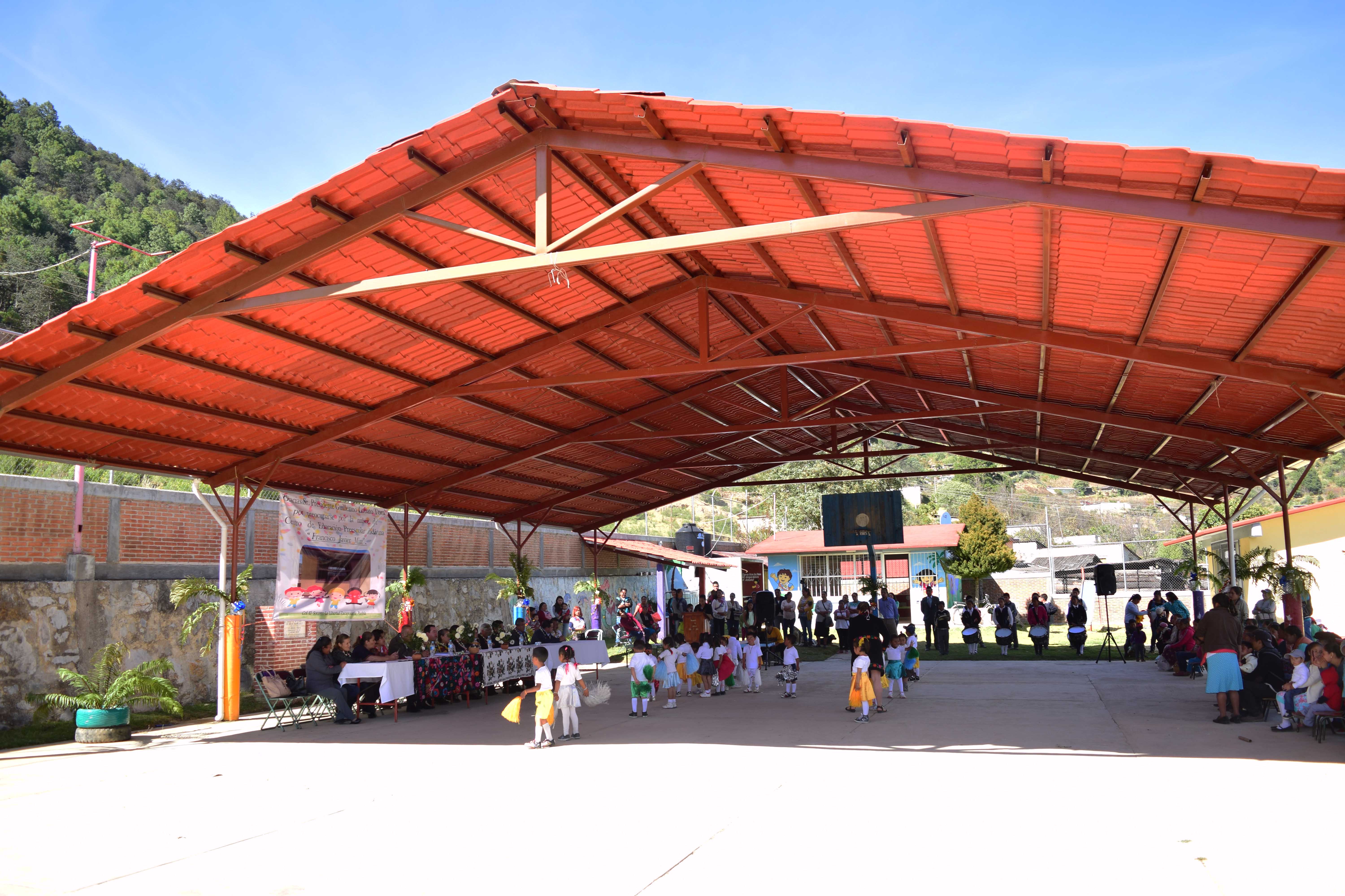 Inaugura edil obras en escuela de Zacapoaxtla por 518 mil pesos
