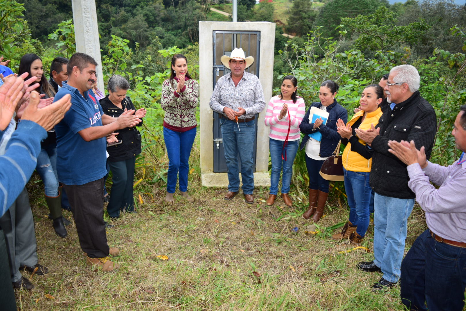 Ayuntamiento beneficia a familias de Tatoxcac con agua potable