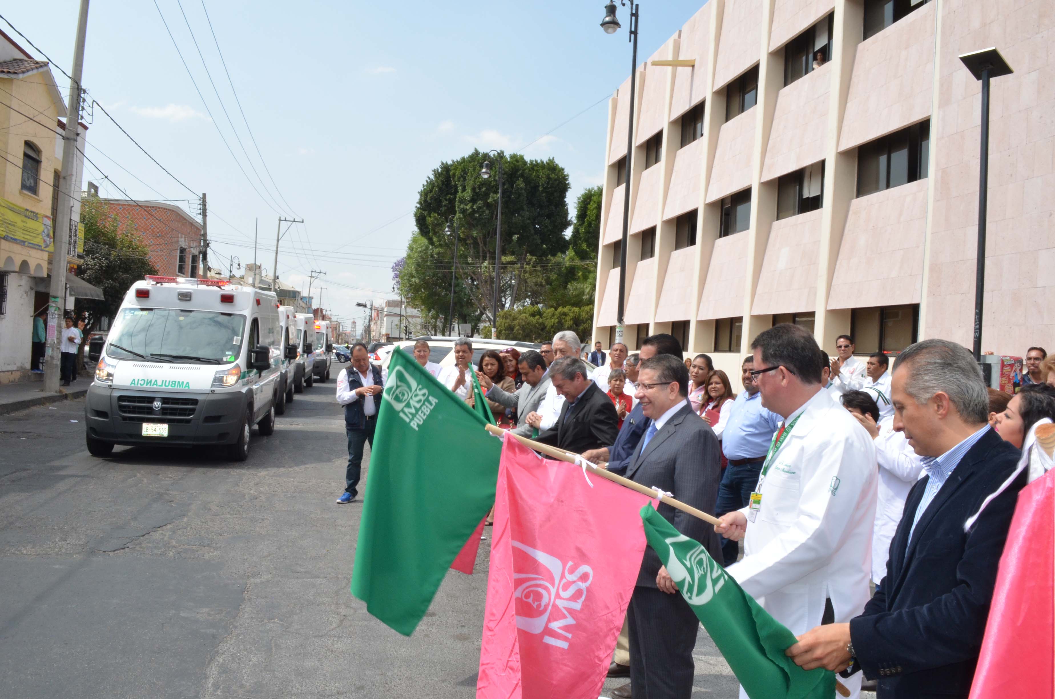 IMSS Puebla tiene 11 nuevas ambulancias totalmente equipadas