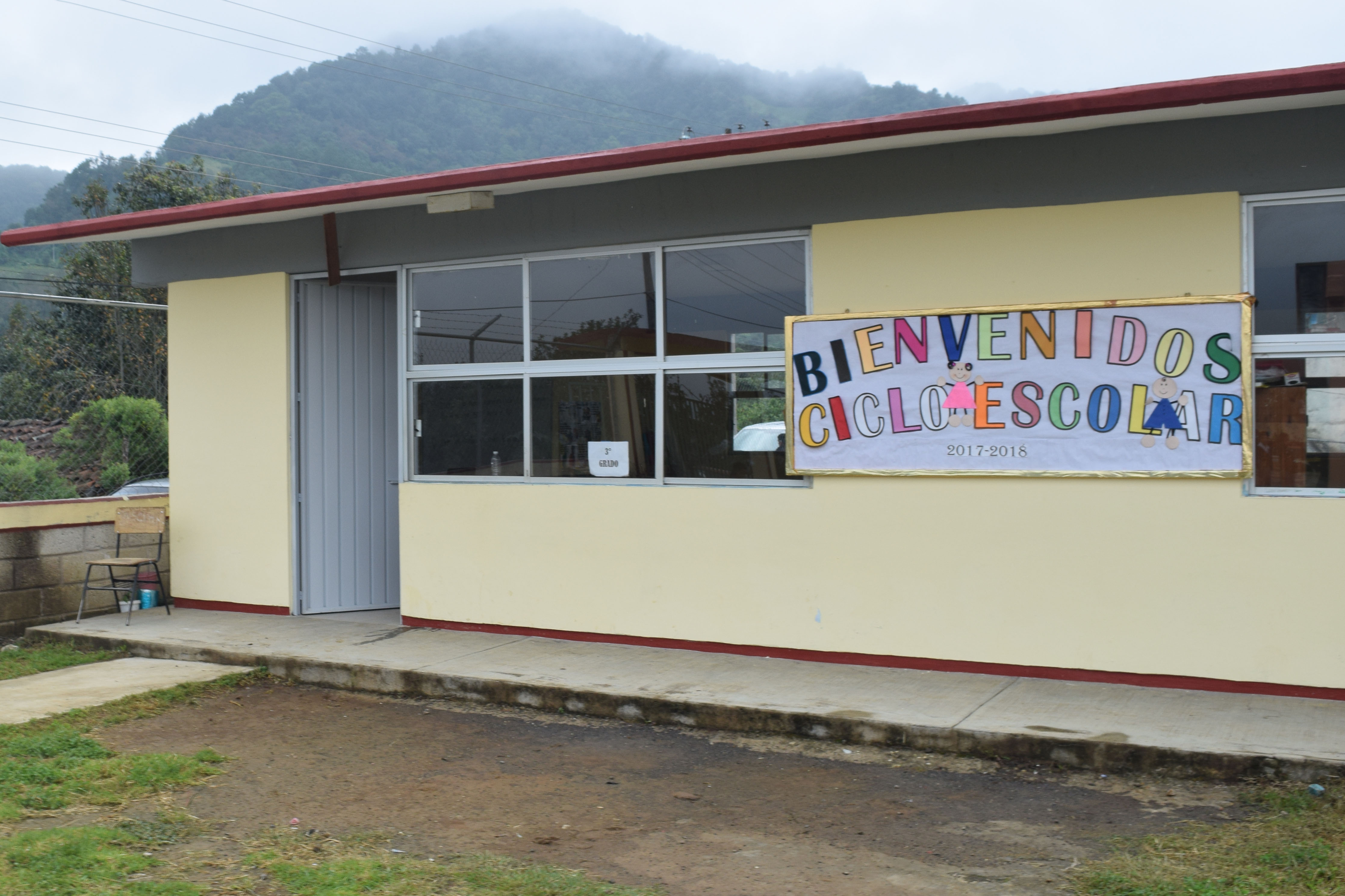 Alcalde inaugura rehabilitación de primaria en Zacapoaxtla
