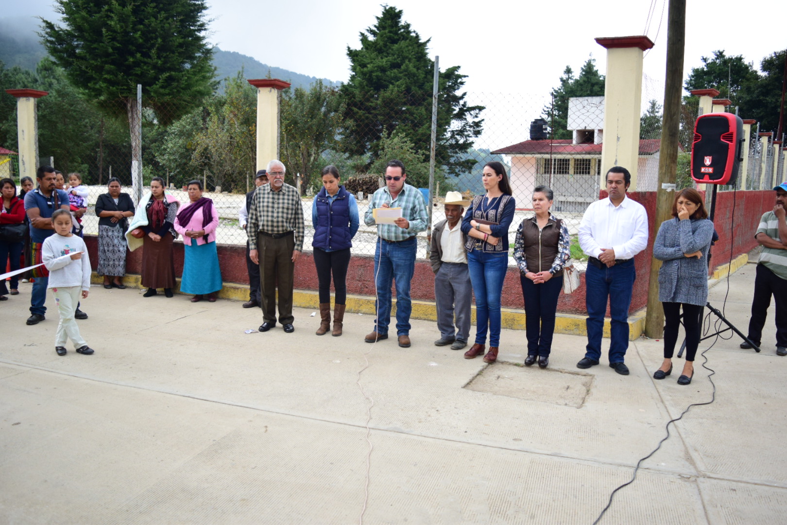 Edil inaugura red eléctrica en comunidad de Zacapoaxtla