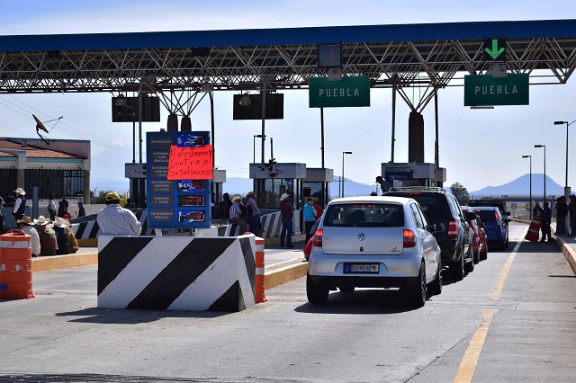 Habitantes y transportistas bloquean carreteras en la región de Zaragoza