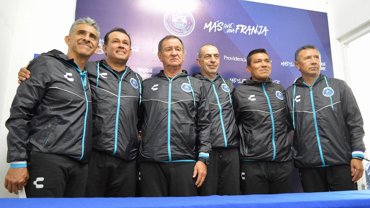 Presentan a Enrique Meza como nuevo timonel del Club Puebla