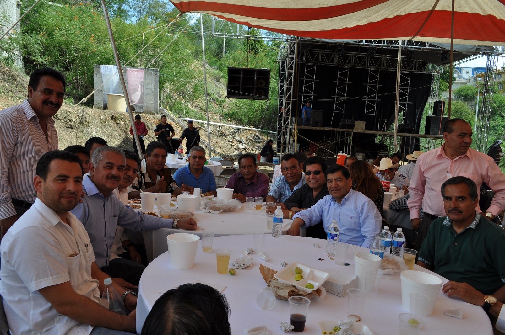 En la Mixteca, Marín se reúne con ex ediles y empresarios