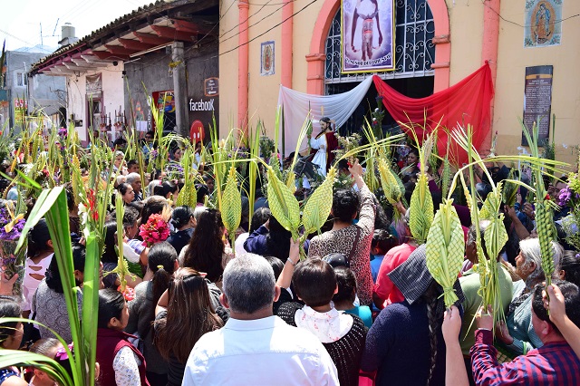 Cientos celebran al Señor del Triunfo en Zacapoaxtla