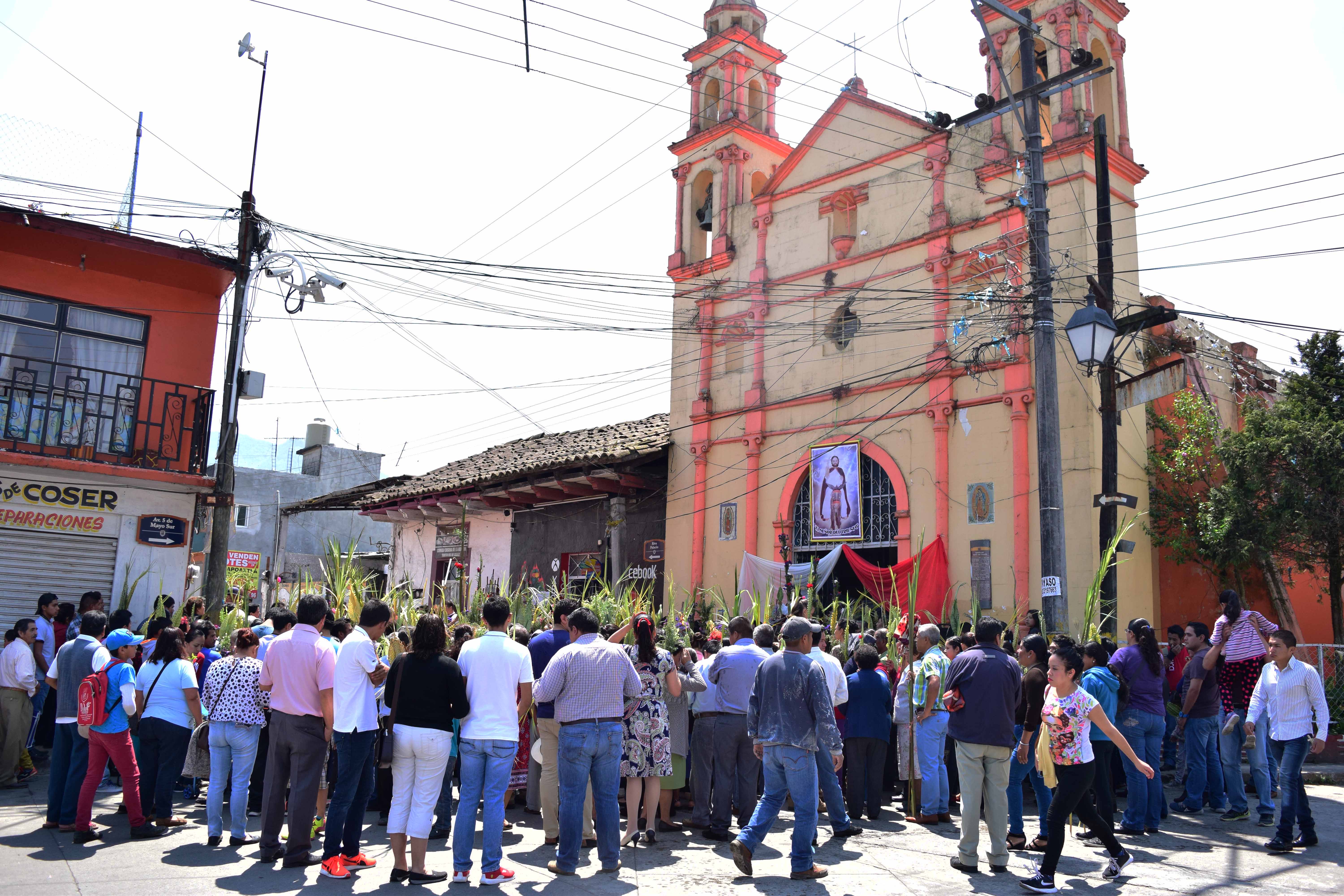 Cientos celebran al Señor del Triunfo en Zacapoaxtla