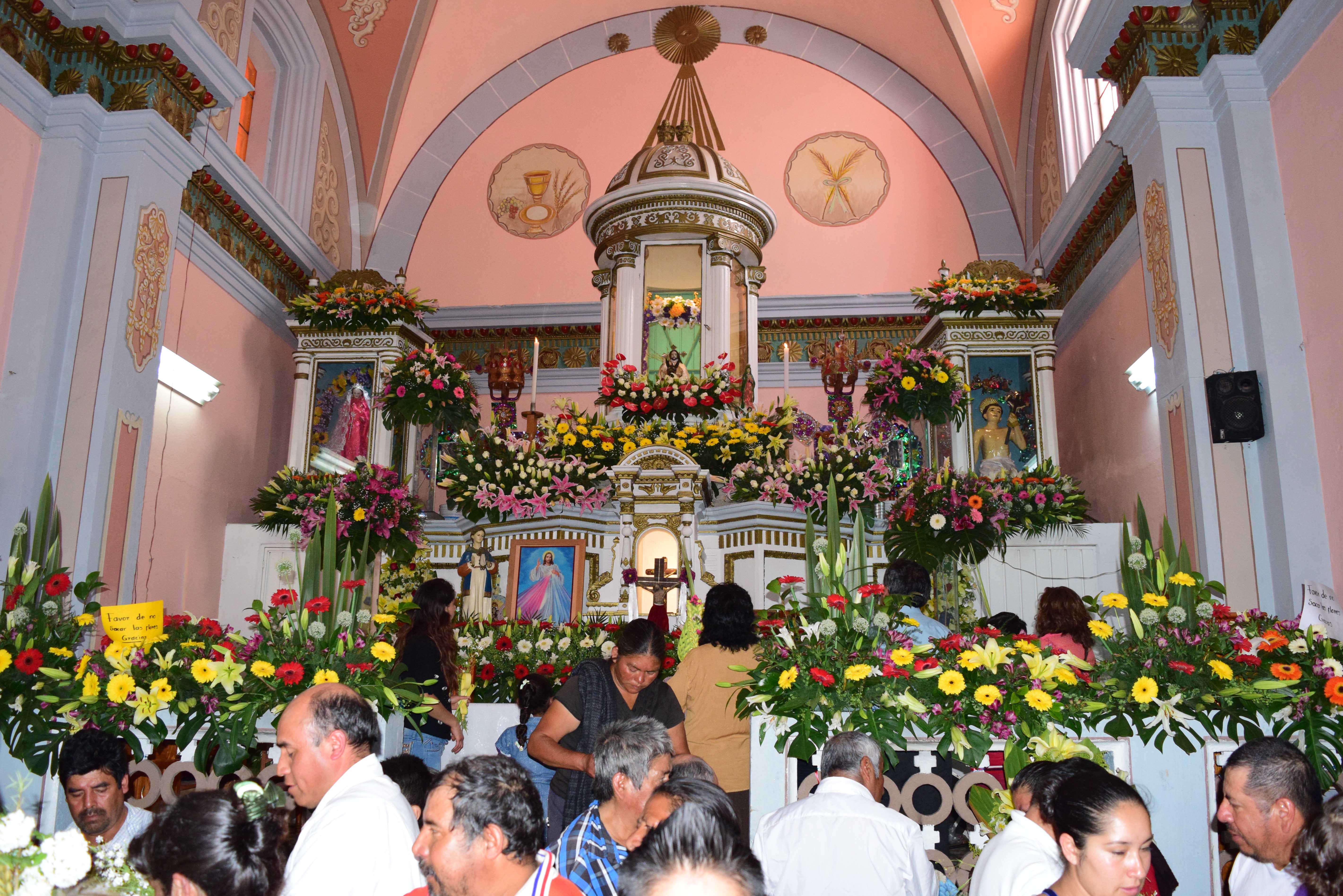 Cientos celebran al Señor del Triunfo en Zacapoaxtla