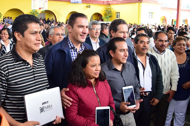 Puebla sí tiene maestros comprometidos con la calidad educativa: RMV