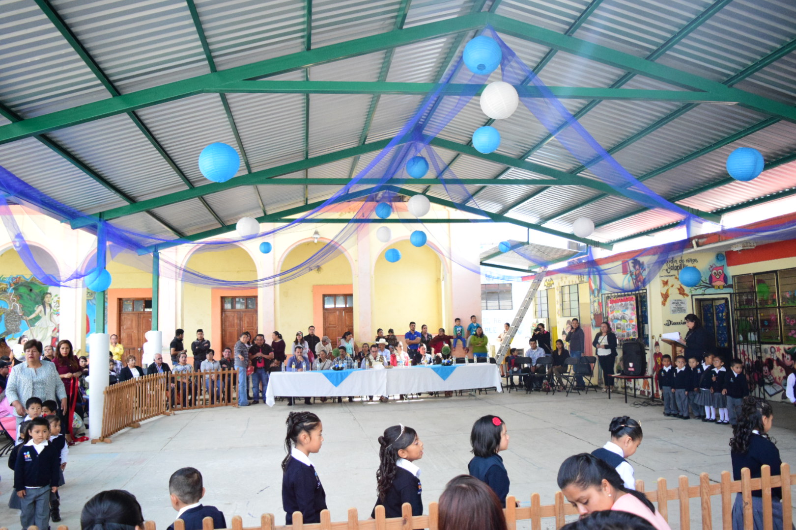 Guillermo Lobato inaugura techado en preescolar de Zacapoaxtla