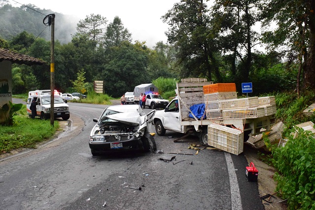 Un herido por choque entre auto y camioneta en la Zacapoaxtla-Cuetzalan