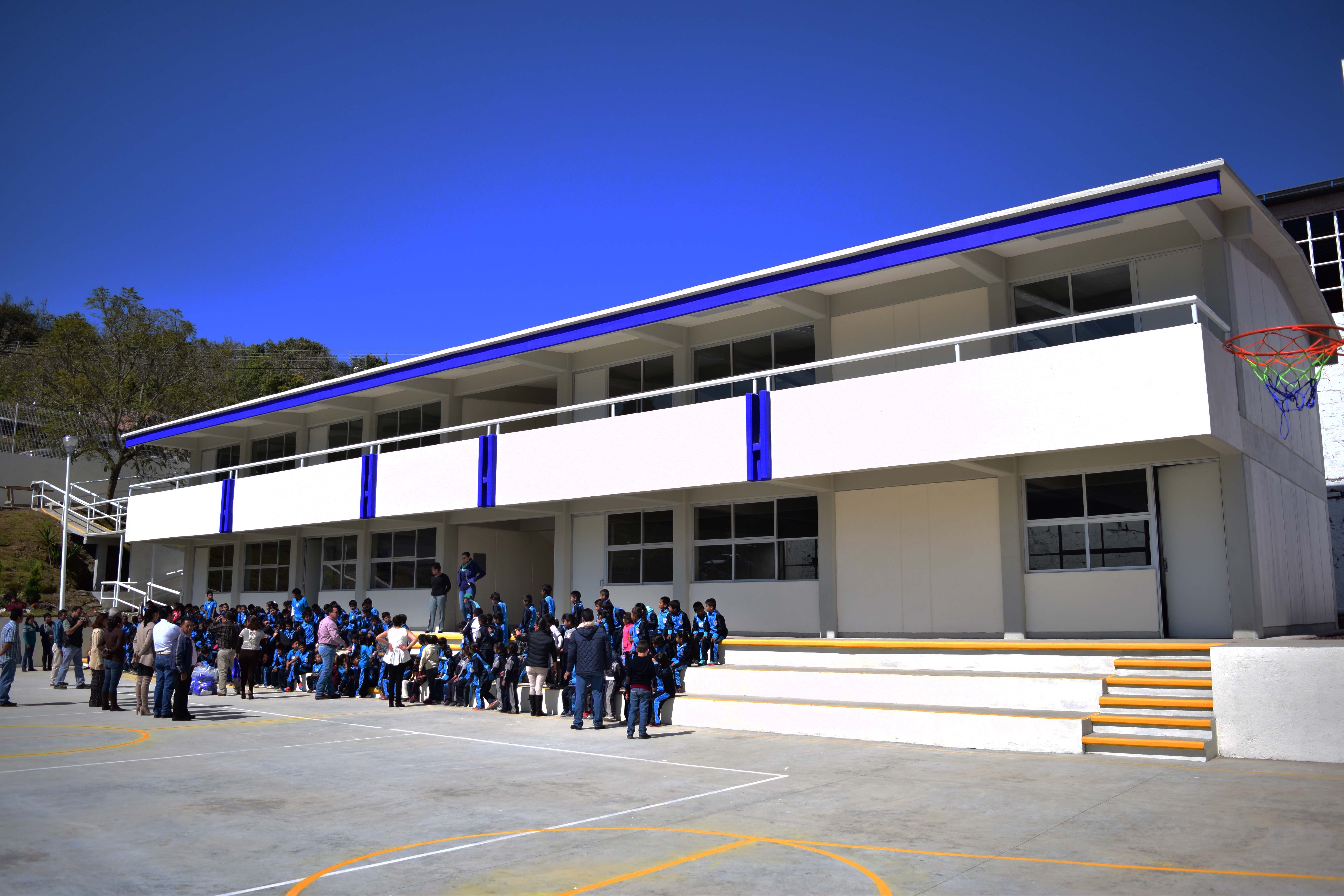 Agradece alcalde a RMV por obras escolares en Zacapoaxtla