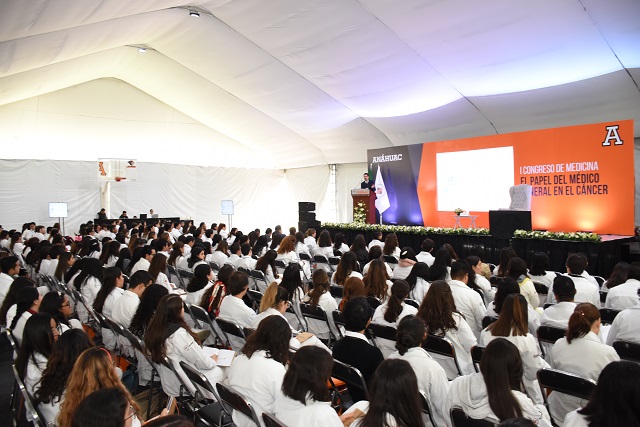 Analizan atención médica del cáncer en la Anáhuac