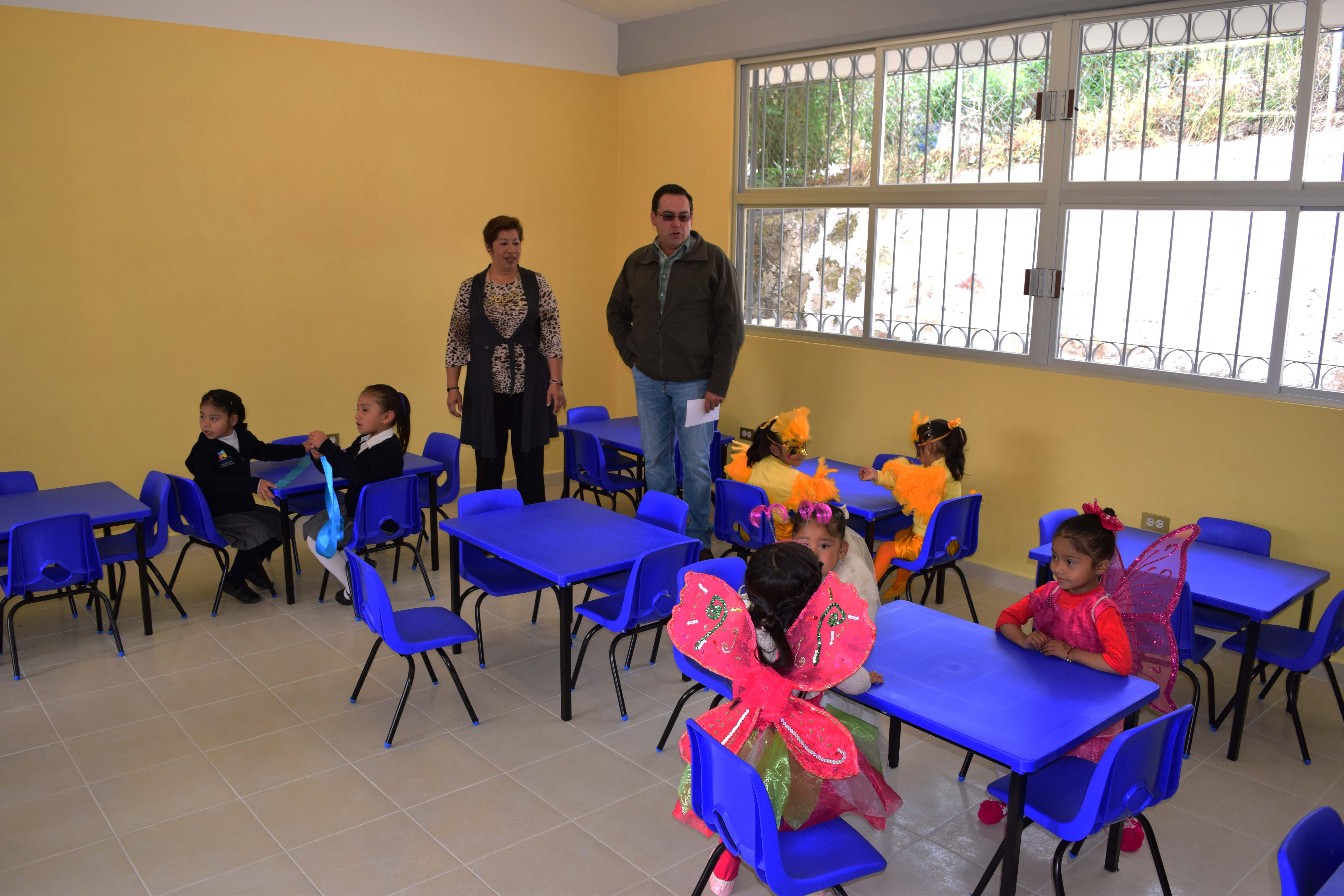 Alcalde inaugura aula para preescolar de Zacapoaxtla