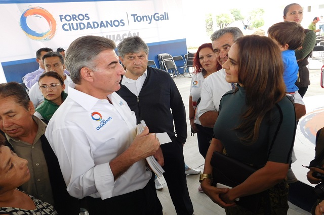 Alcaldes buscan acercamiento con Gali durante foro en Tehuacán