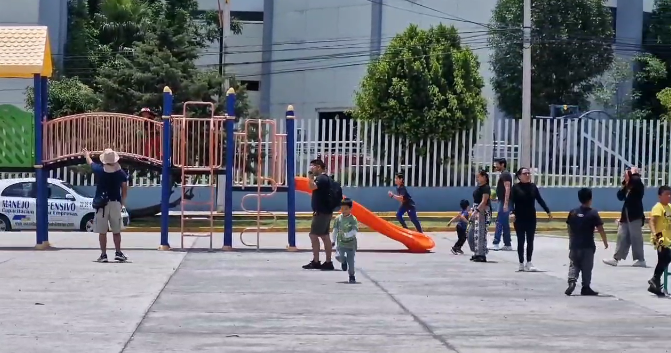 Niños poblanos ya disfrutan sus vacaciones en parques de la ciudad