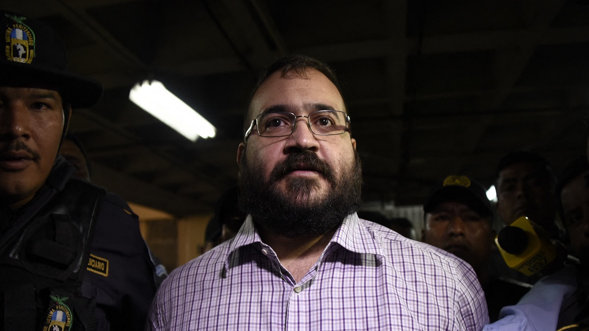 Giran orden de aprehensión por peculado a 7 ex funcionarios de Javier Duarte