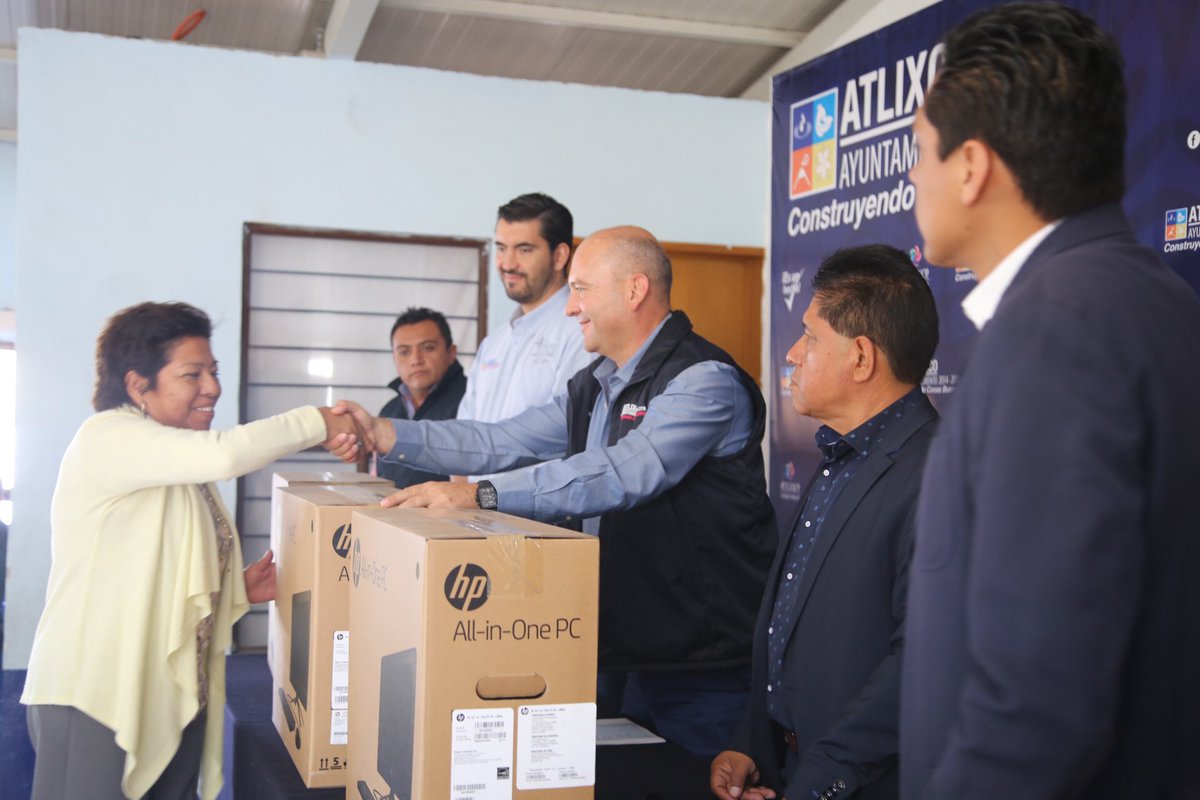 Comuna entrega 58 equipos de cómputo a escuelas de Atlixco