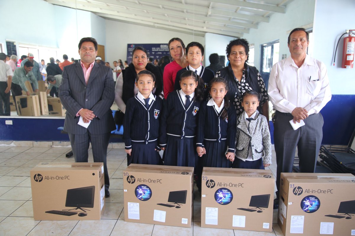 Comuna entrega 58 equipos de cómputo a escuelas de Atlixco