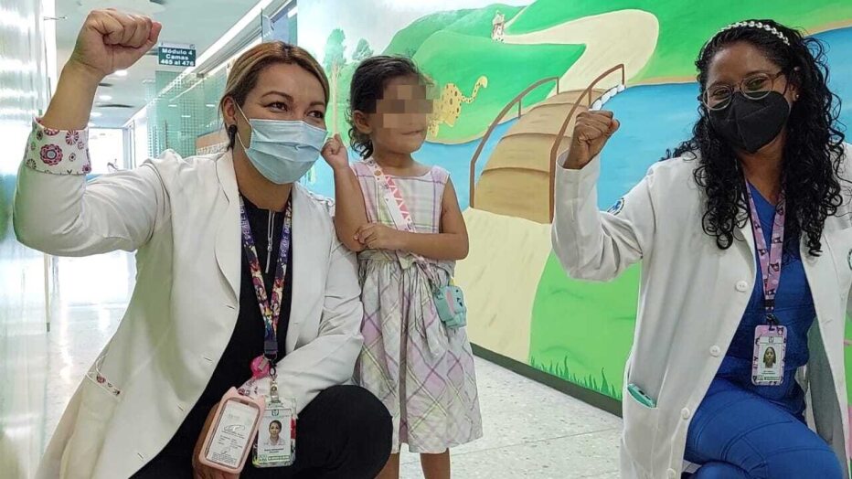 IMSS salvan vida de niña de 4 años tras impacto de bala perdida en Guerrero