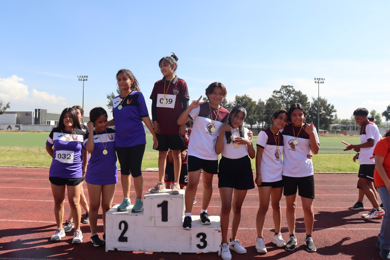 Ganan escuelas antorchistas en competencia regional en Atletismo