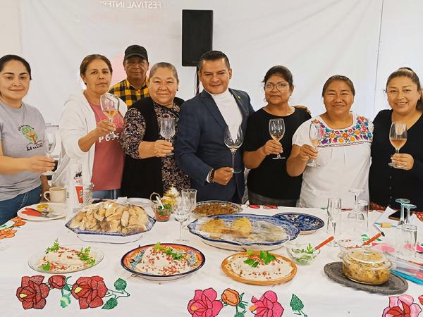 Capacita gobierno de Puebla a cocineras tradicionales por temporada de Chile en Nogada