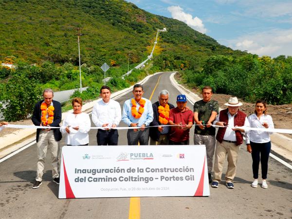 Céspedes entrega construcción del camino Coltzingo-Portes Gil