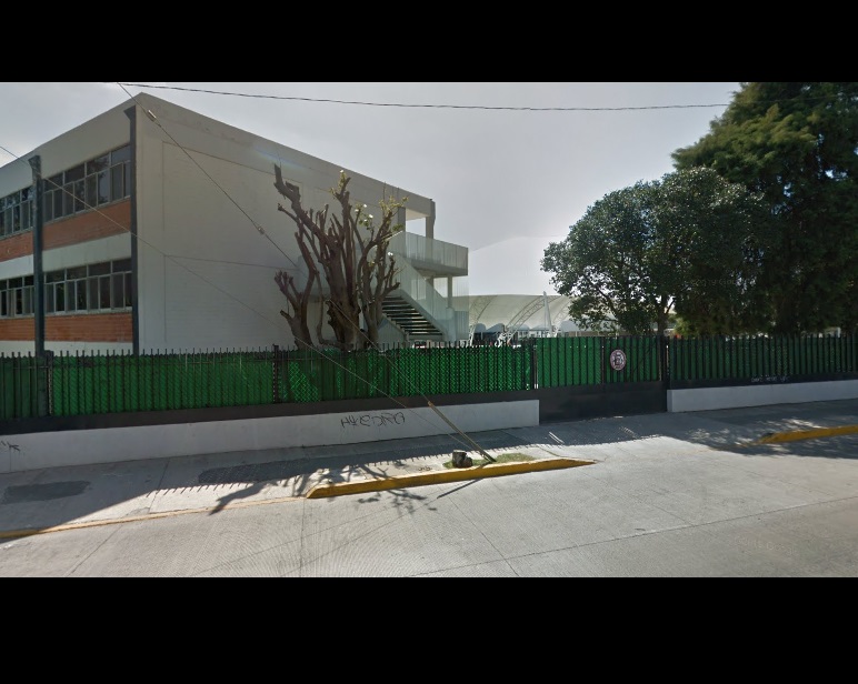Le apuntan y asaltan en el Colegio Americano cuando iba por sus hijos