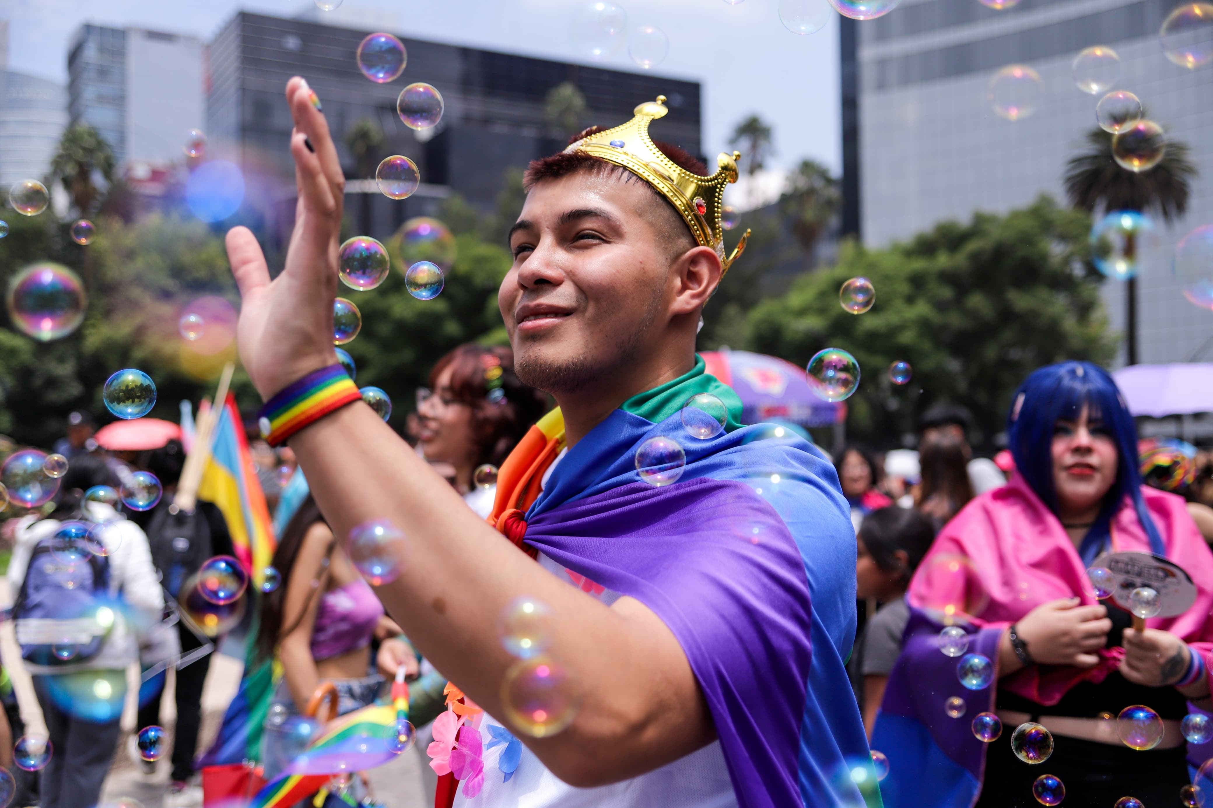 Más de 250 mil asisten a la marcha del orgullo LGBT+ en la CDMX