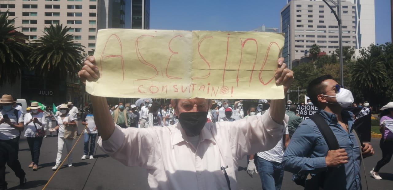 Padres de niños con cáncer marchan para exigir medicamentos