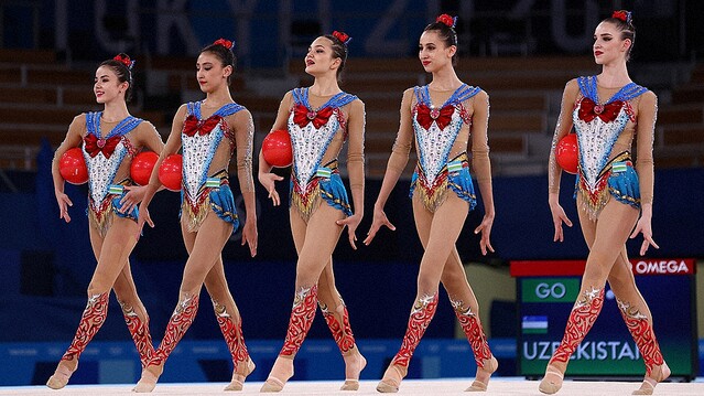 Equipo de Uzbekistán maravilló a Tokio en gimnasia rítmica