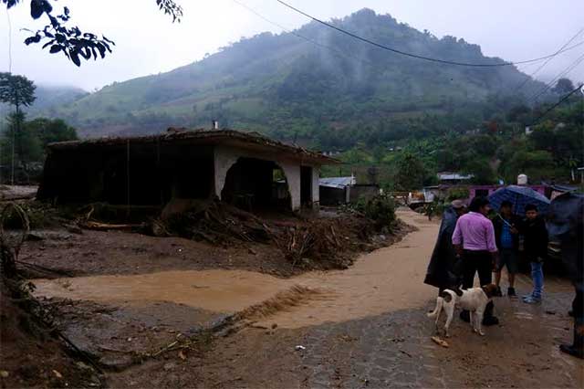 Se eleva a 40 la cifra de muertos por Earl en la Sierra Norte de Puebla