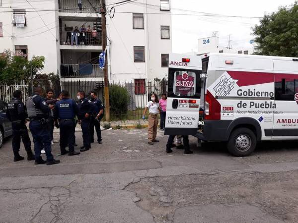 Asaltantes lo lanzan del segundo piso en Bosques de San Sebastián