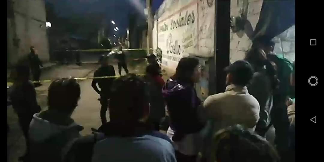 Ejecutan a dos jóvenes en plena calle de Xochimehucán