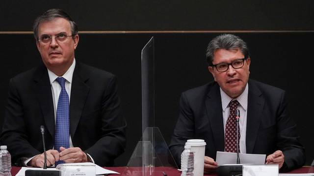 La pareja del momento: Monreal y Ebrard