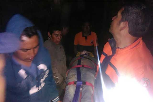 Hombre ebrio cae a barranco en Ciudad Serdán y sufre fracturas