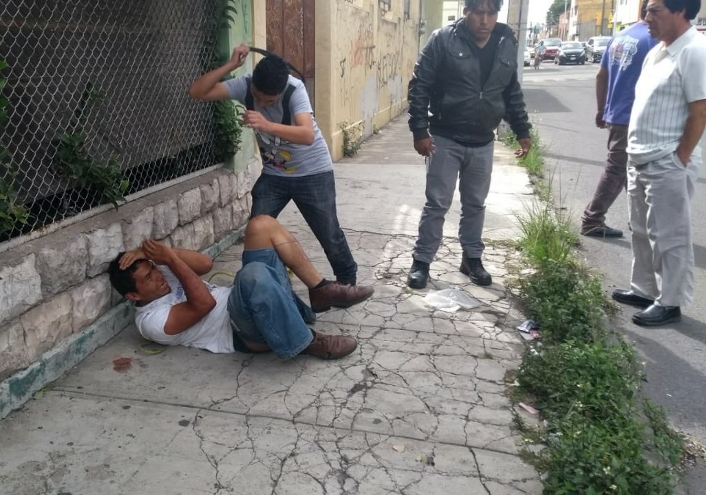 A cinturonazos golpean a presunto ladrón en Héroe de Nacozari