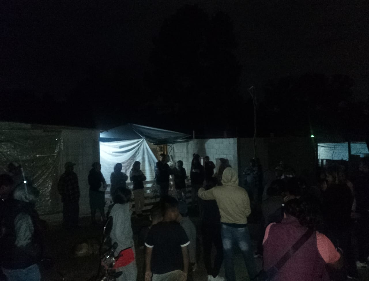 En completa oscuridad viven 50 familias al nororiente de Puebla capital