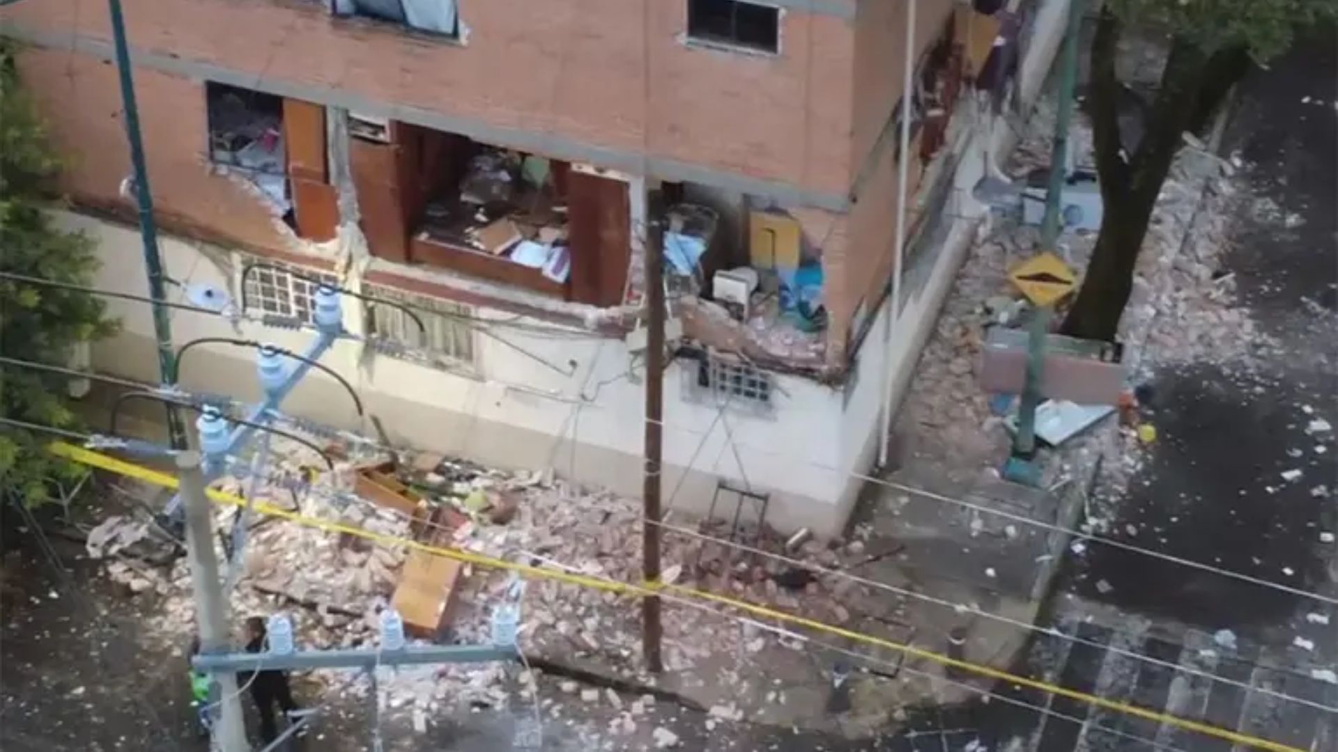 Reportan explosión en un edificio departamental de la CDMX; hay 6 heridos 