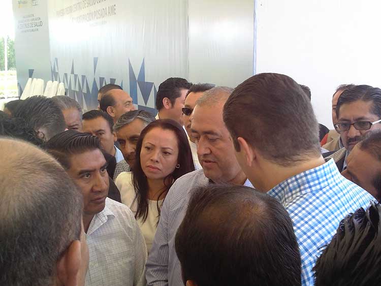 Piden auxiliares de Texmelucan destitución del alcalde Rafael Núñez
