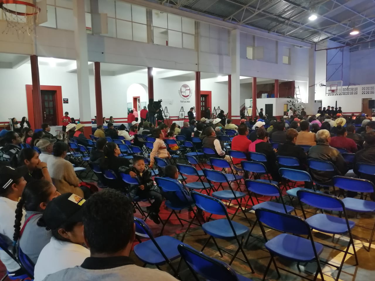 Ciudadanos plantan a edil de Teotlalcingo en informe; reprueban su gestión