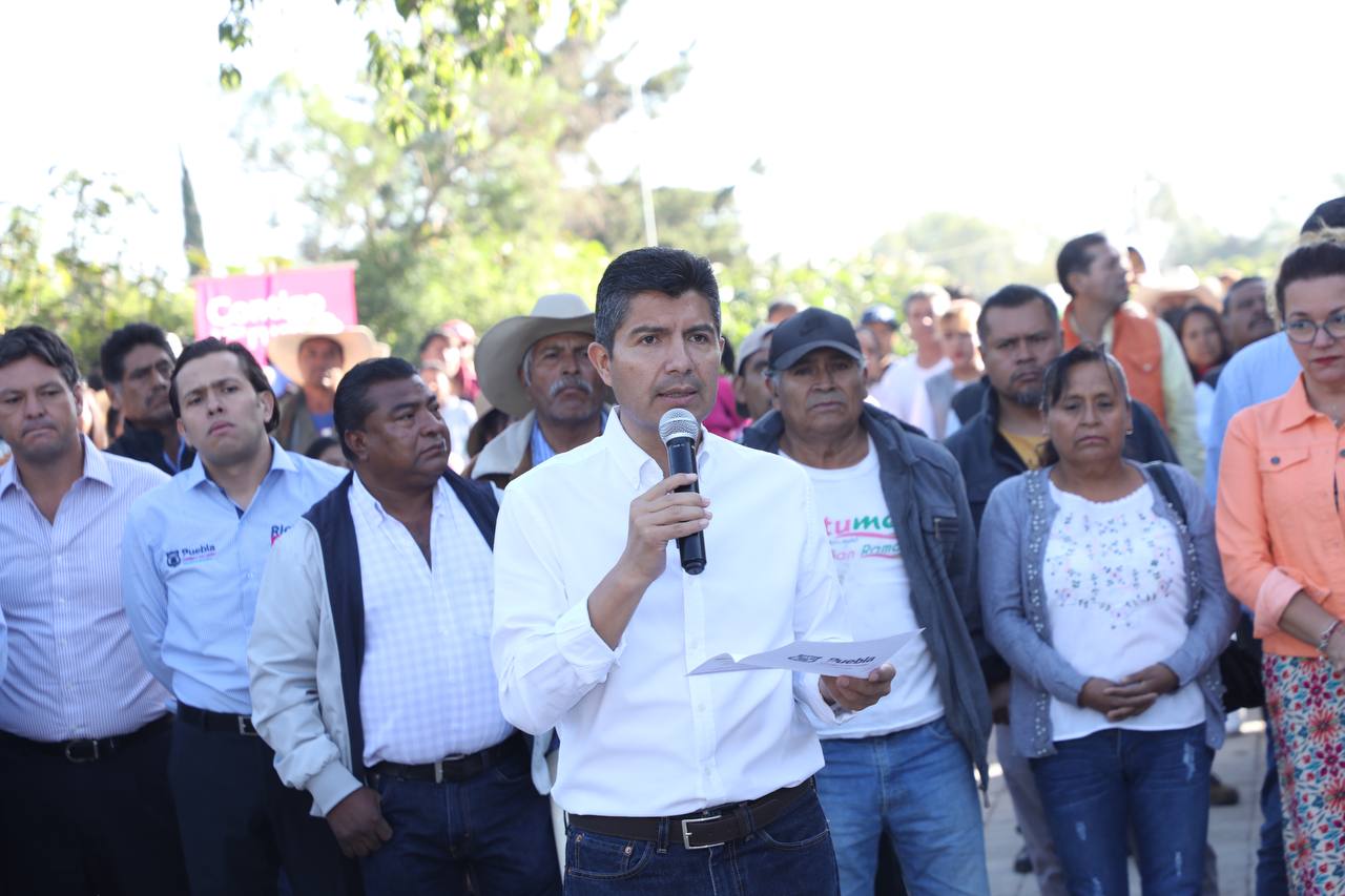 Solicita Rivera recursos a AMLO para pavimentar calles en la ciudad de Puebla