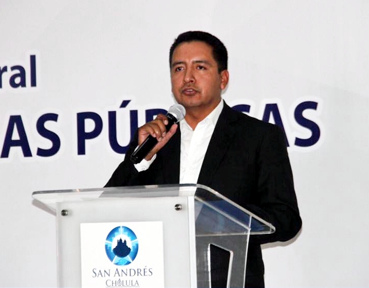 Renuncia secretario de Fomento de San Andrés; va por alcaldía