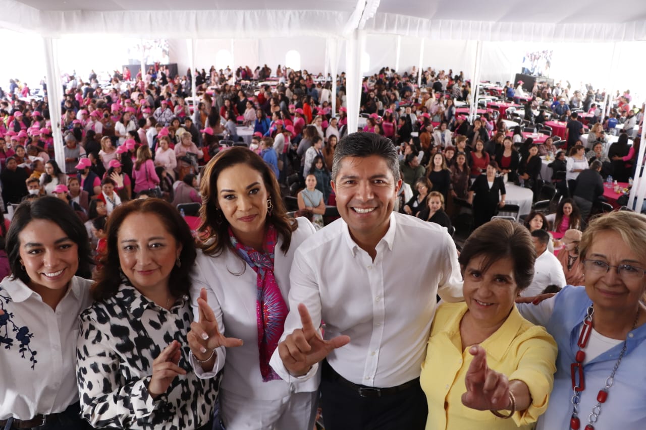 Rivera se reúne con más de 3 mil mujeres de asociaciones civiles